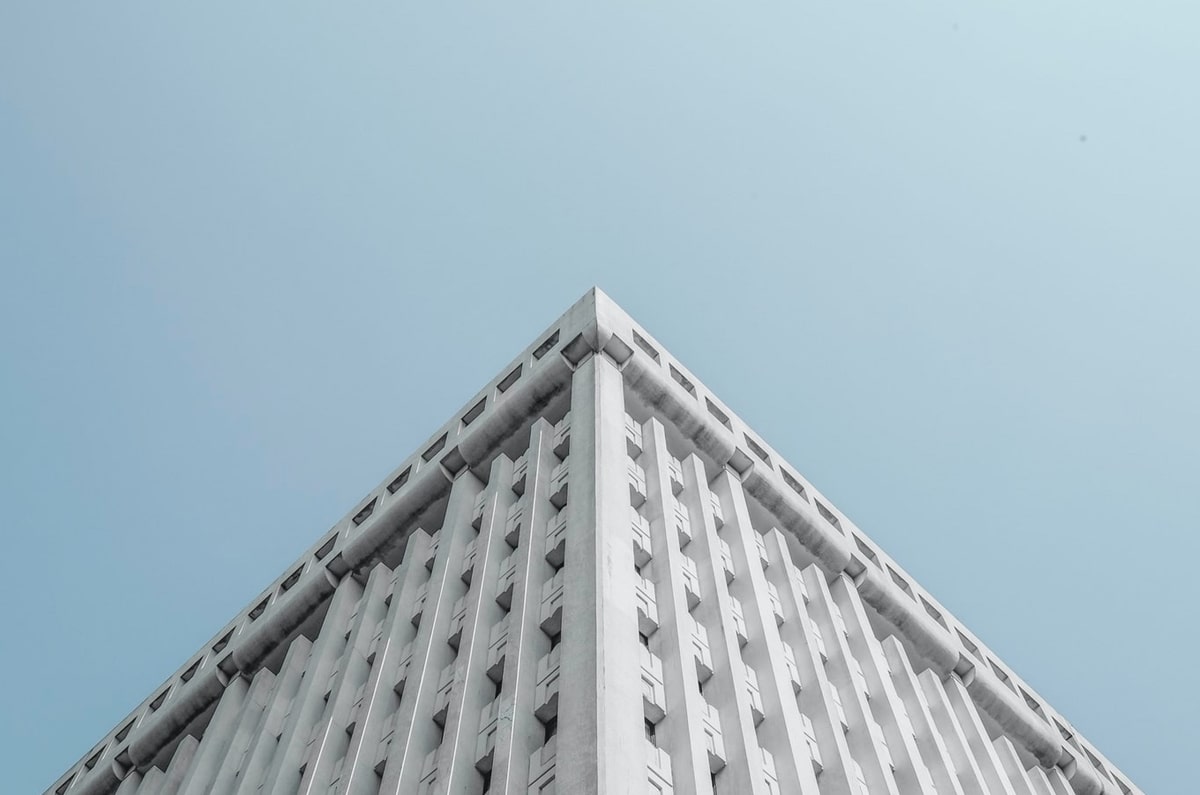 开云下载-鲍尔20+6+8怀特27+5 黄蜂主场44分狂胜国王