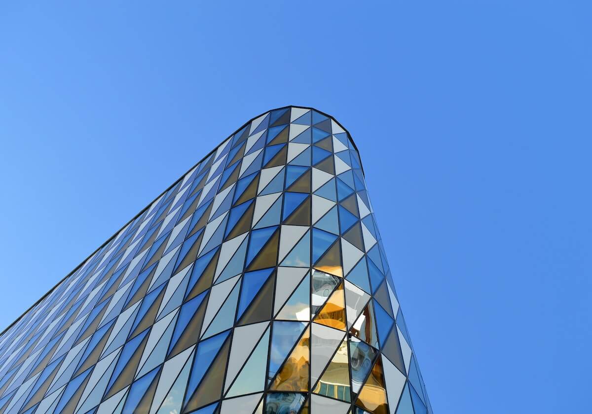 开云下载-鲍尔20+6+8怀特27+5 黄蜂主场44分狂胜国王